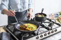 GreenPan Memphis Keramische Koekenpannenset - Ø24 + Ø28 Cm - PFAS-vrij -Greenpan 1200x800 13