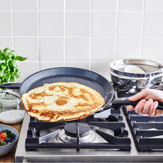 GreenPan Pannenkoekenpan Essentials - Zwart - ø 24 Cm - Keramische Anti-aanbaklaag 5 GreenPan Pannenkoekenpan Essentials - Zwart - ø 24 Cm - Keramische Anti-aanbaklaag - Afbeelding 3